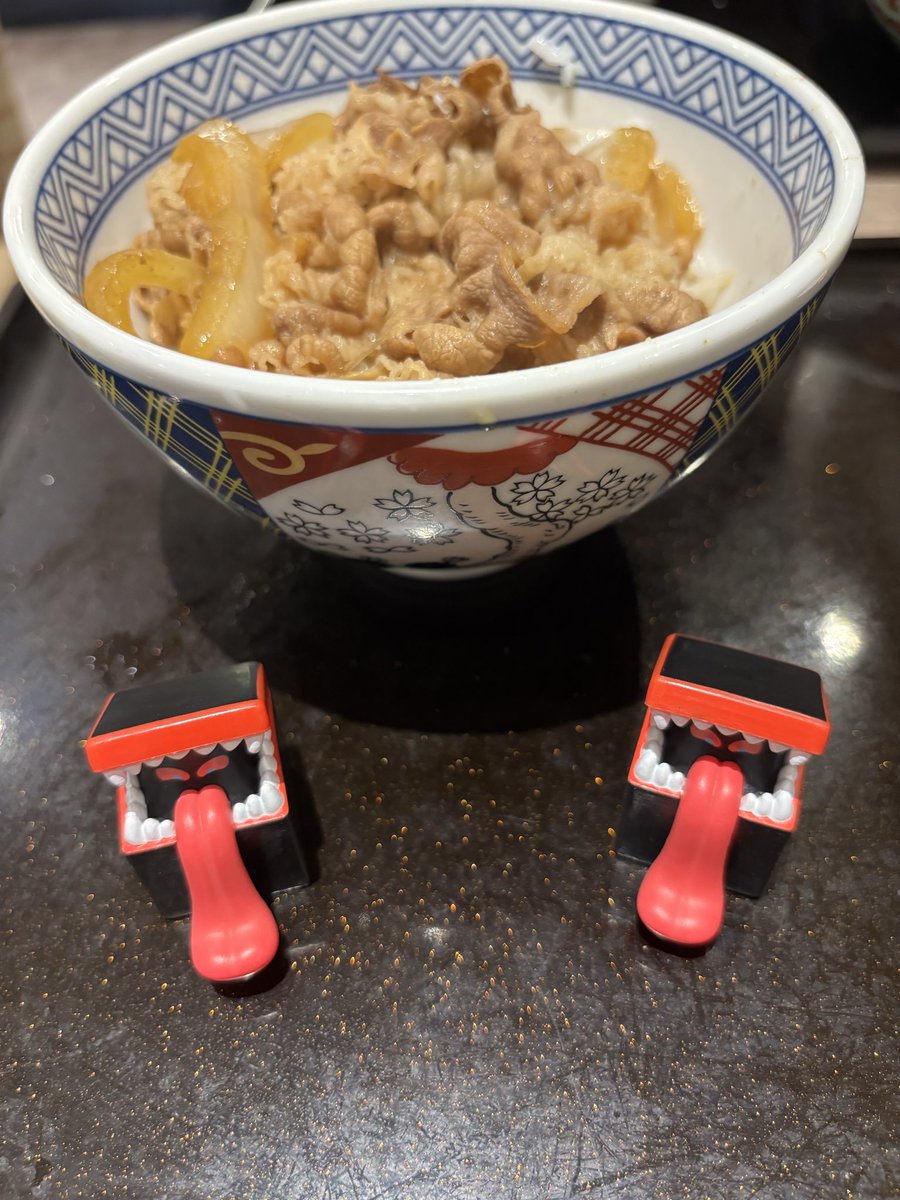 rickeysan's tweet photo. 吉野家に朝ごはん食べにきました！
ドラクエウォークセット2個頼んで
ひとくい紅生姜箱X2でした！
不具合じゃねーのか！？ https://t.co/Rl1f4Yf8dR