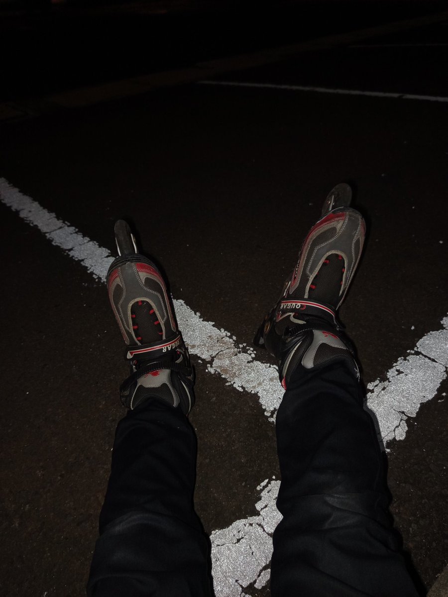 NotJay88's tweet photo. Ada yang suka main sepatu roda?,
#gaybandung https://t.co/BMmH28A6yE
