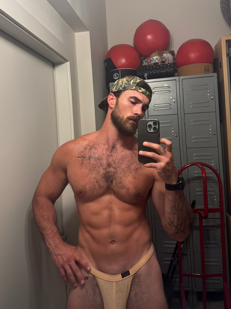 yergerrrr's tweet photo. If we are both locked in a room together, What’s the first thing to come to your mind?🫣👅🔥 https://t.co/67Z3m8TqGb
