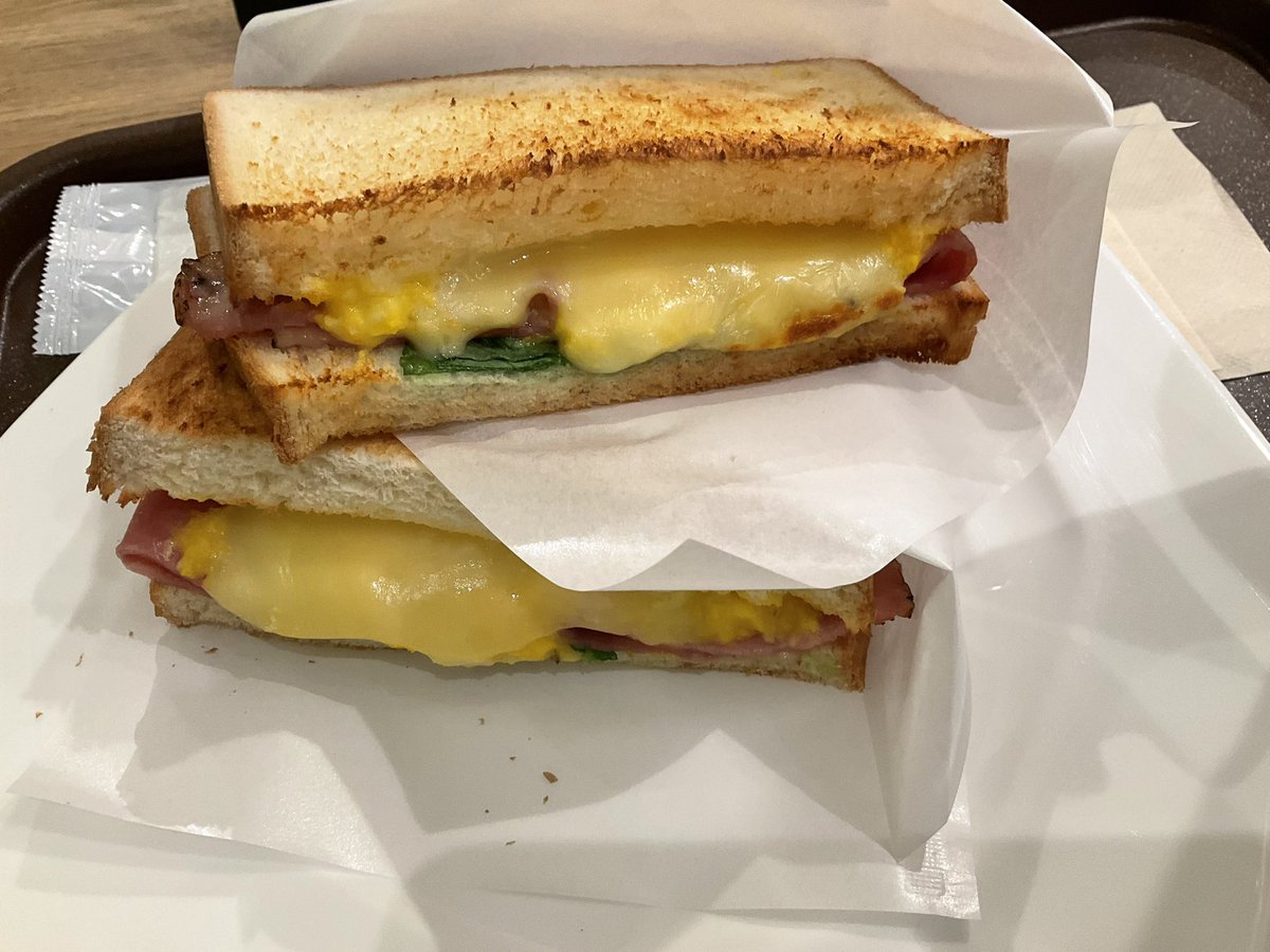 semirita3000's tweet photo. 晴れた日に歩いて
オープンと同時に喫茶店に入る
最高やん https://t.co/hFk5ZvTp3P