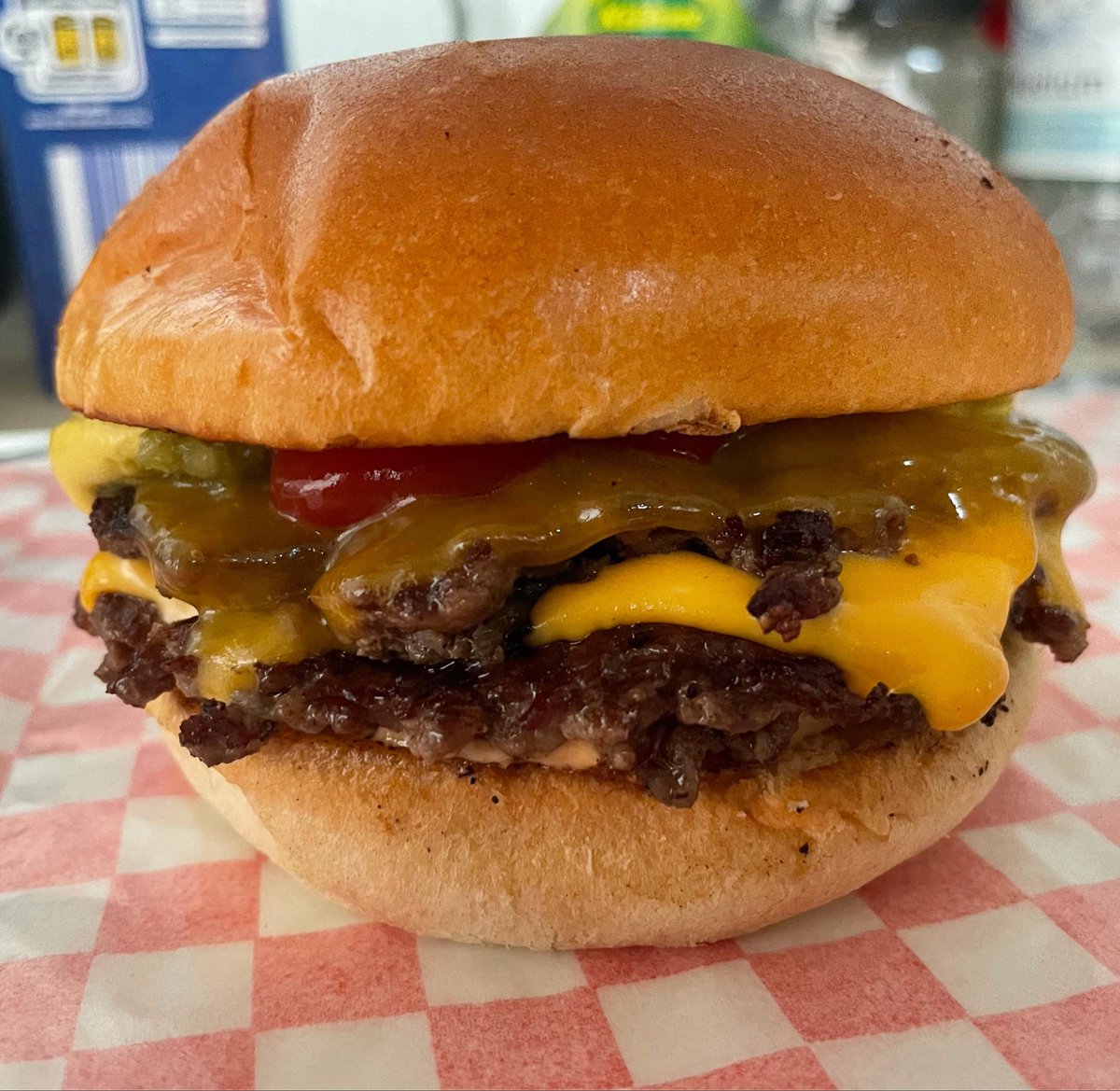 FoodPleaser's tweet photo. Cheeseburger 🍔 https://t.co/jDdEAsemz1