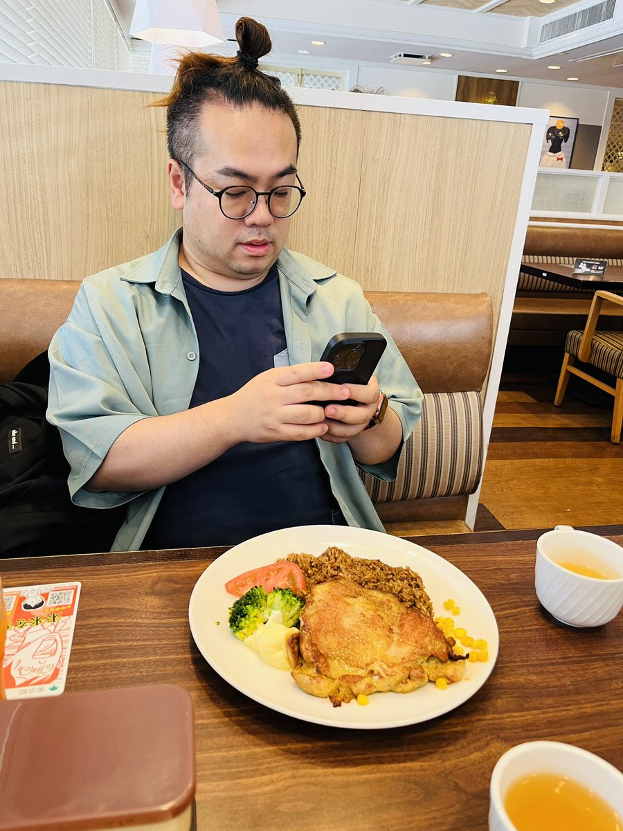 paopaodo's tweet photo. 朝ごはん食べてミーティングとリハだよー！
はせはたくさん歩いたからたくさん食べるよー！ https://t.co/ehUT0hT6dX