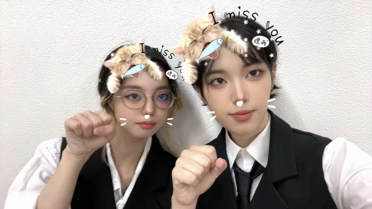ROSE_irh3's tweet photo. アニベンチャーライブまであと少し！

お嬢様から宣伝をしろと言われました。
何やら私達の自撮りが燃える❤️‍🔥？
らしいです。 https://t.co/joRsYnRd44