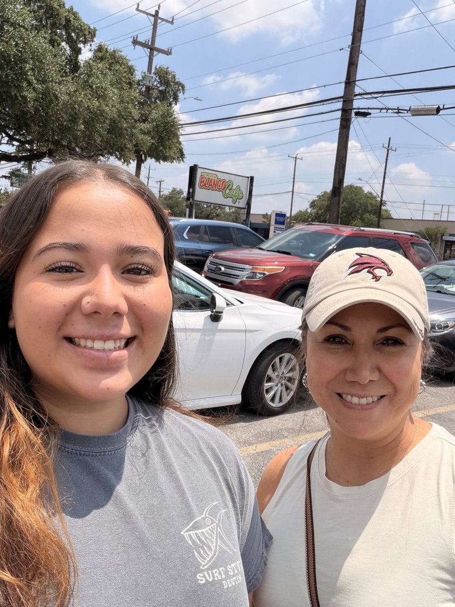 LBoyett17's tweet photo. Enjoying tacos with my little Bird at Blanco Cafe 🌮 #skyhawkpride #skyhawksummer
#skyhawksummerbingo #favtacospot https://t.co/8nJbEGBmUR