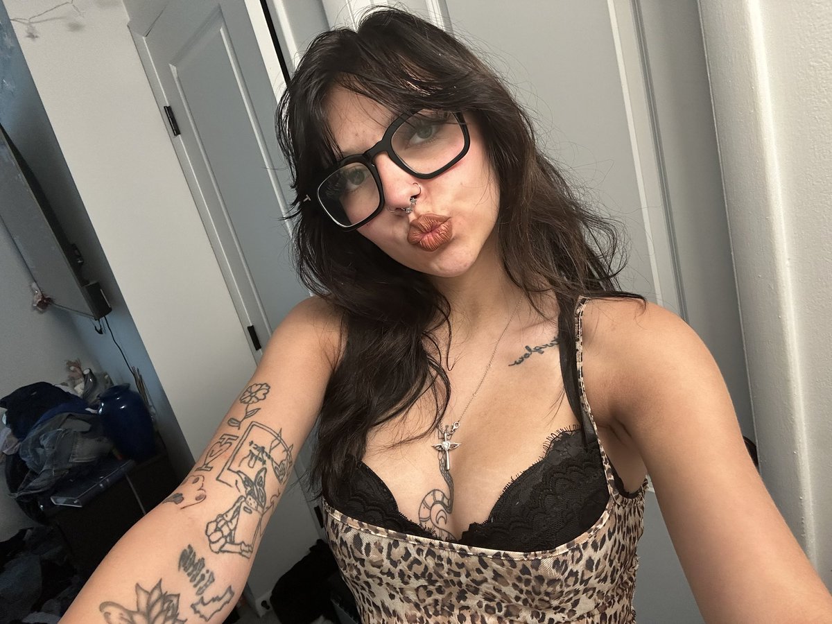 C0RPSESZN's tweet photo. i am a self proclaimed biological maggie daughter https://t.co/KOHxzlCiVc