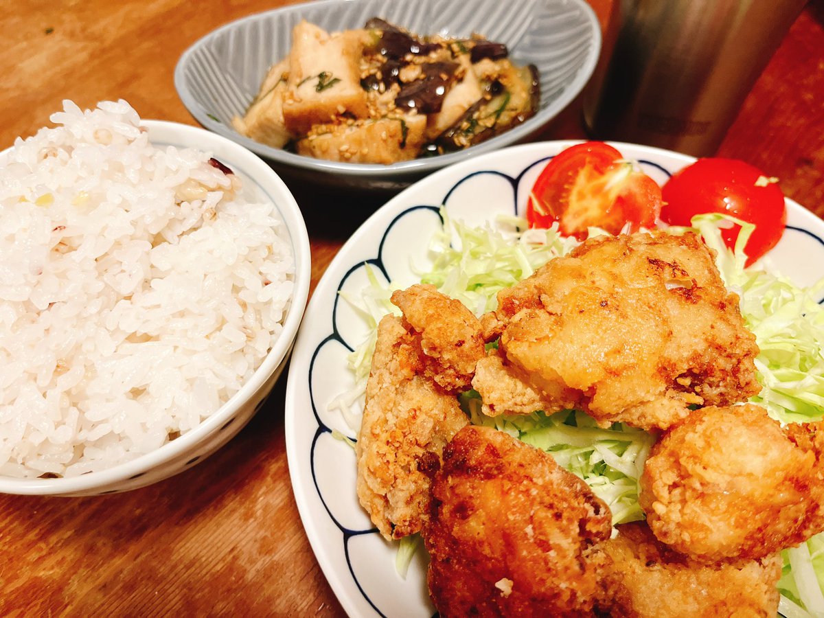 Spice_Plus's tweet photo. 最近夕ご飯あげてなかった。。
1枚目↓
手作りの鯖あぶりの押し寿司と、海老かき揚げうどん
2枚目↓
手作りからあげと、厚揚げとナスの煮込み
毎日、美味しい手料理ありがとう(´∀｀) https://t.co/nO6IRTN1Km