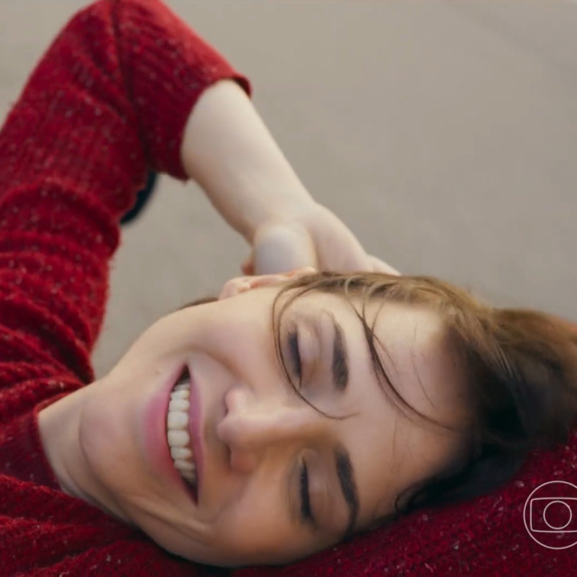 colinletters's tweet photo. tento não fazer comparações com as personagens da leticia colin mas IMEDIATAMENTE quando vi a cena da adriana ao som de linger com o rosto pra fora do carro lembrei da amanda em onde está meu coração. é mais forte que eu, perdão #quemamacuida https://t.co/1gZHJiqjK4