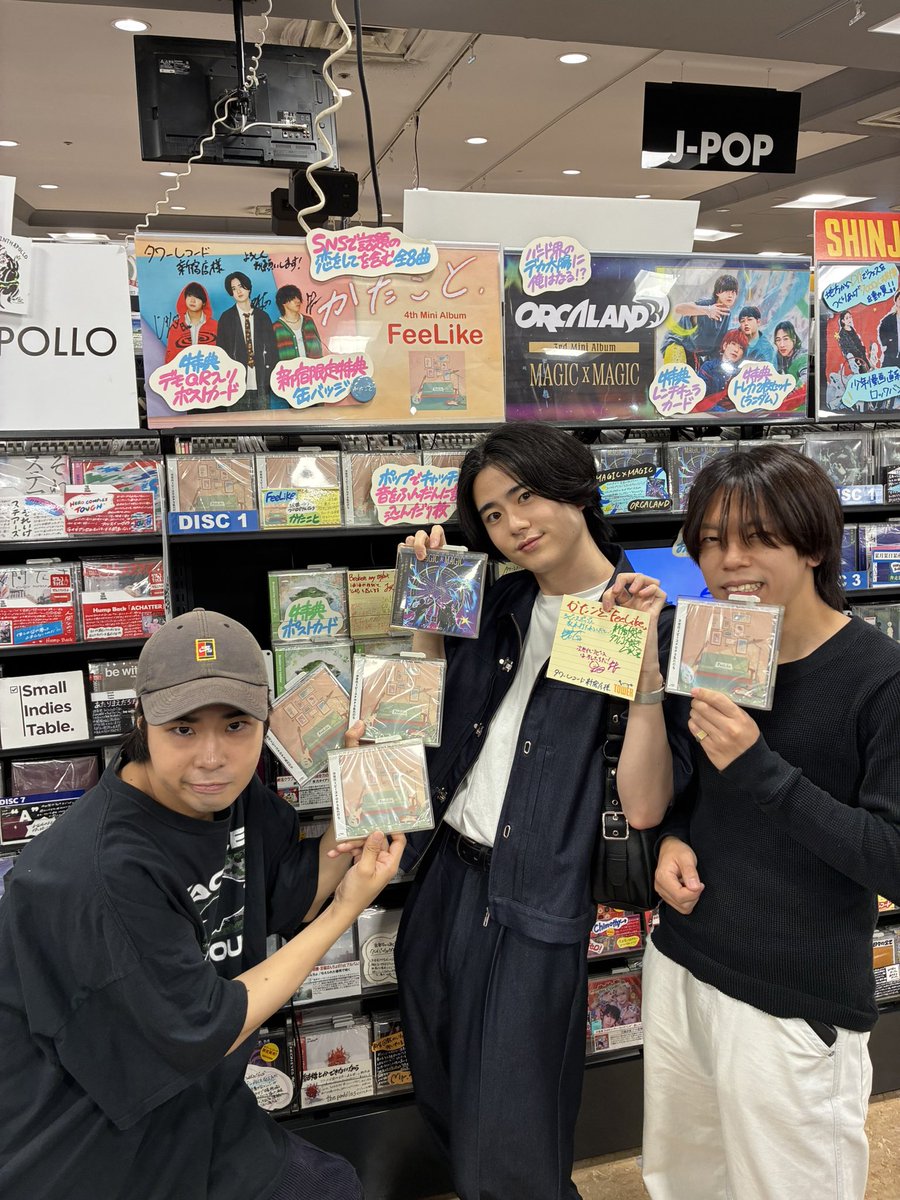 TOWER_Shinjuku's tweet photo. 【#かたこと】
/
4th Mini Album『#FeeLike』をリリースした
スリーピースバンド『かたこと』の皆様ご来店🙌
\
展開にてサインとコメントカードを頂戴しました📷
新宿店限定特典の缶バッジもご用意しております🎁
9Fにて展開中!🙌 https://t.co/IU9GnHRhEC