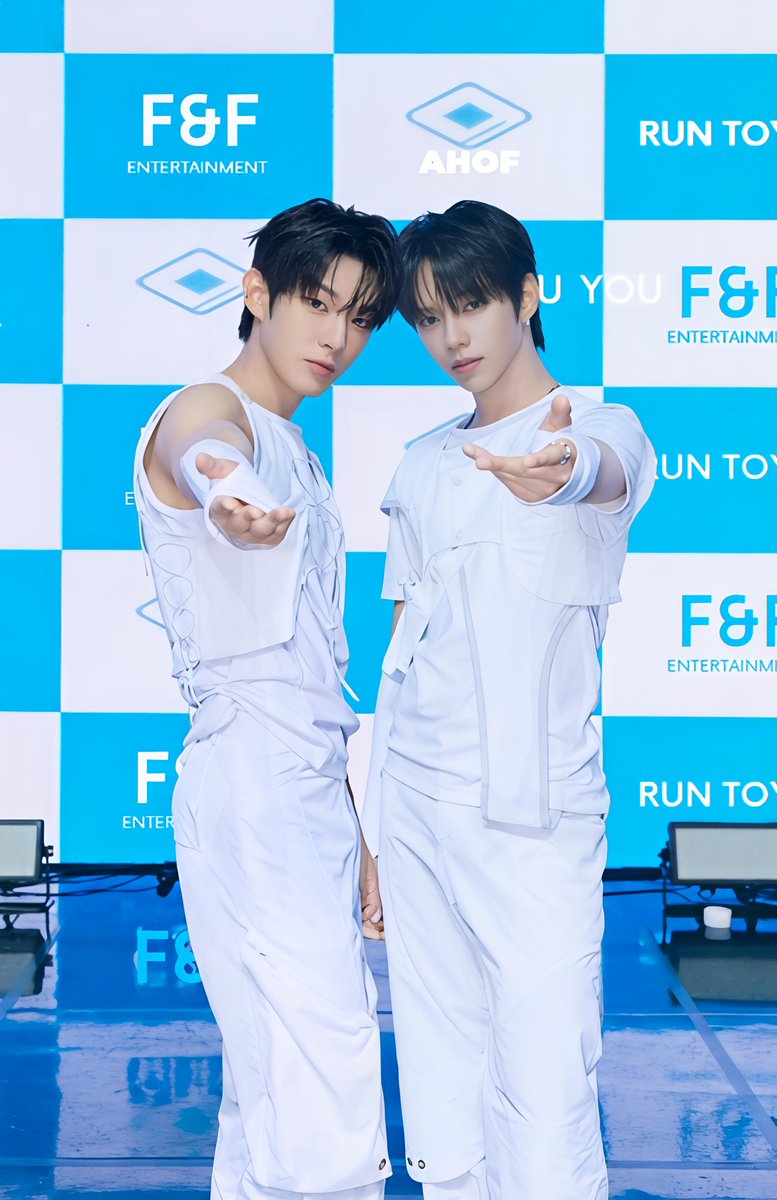 taurus_elistar's tweet photo. Both of you look stunning today. Visual duo 💯

#stejay https://t.co/6Dgupz0Jpd