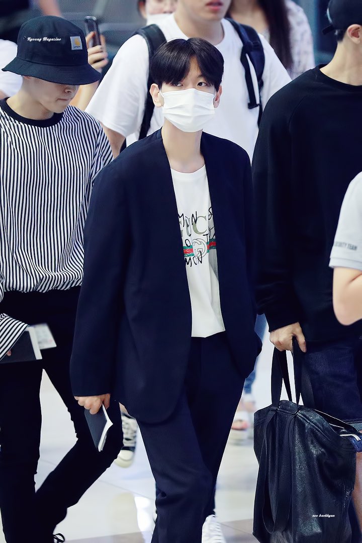 illdan_56's tweet photo. ⬅️다들 이 시절 공항 백현이 제일 꾸꾸인줄 알지

아니다.... 변백현이 진정으로 김여주의 남자를 꾸며주던 시기는 바로 이 시기다➡️ https://t.co/FbYWmp4dEc