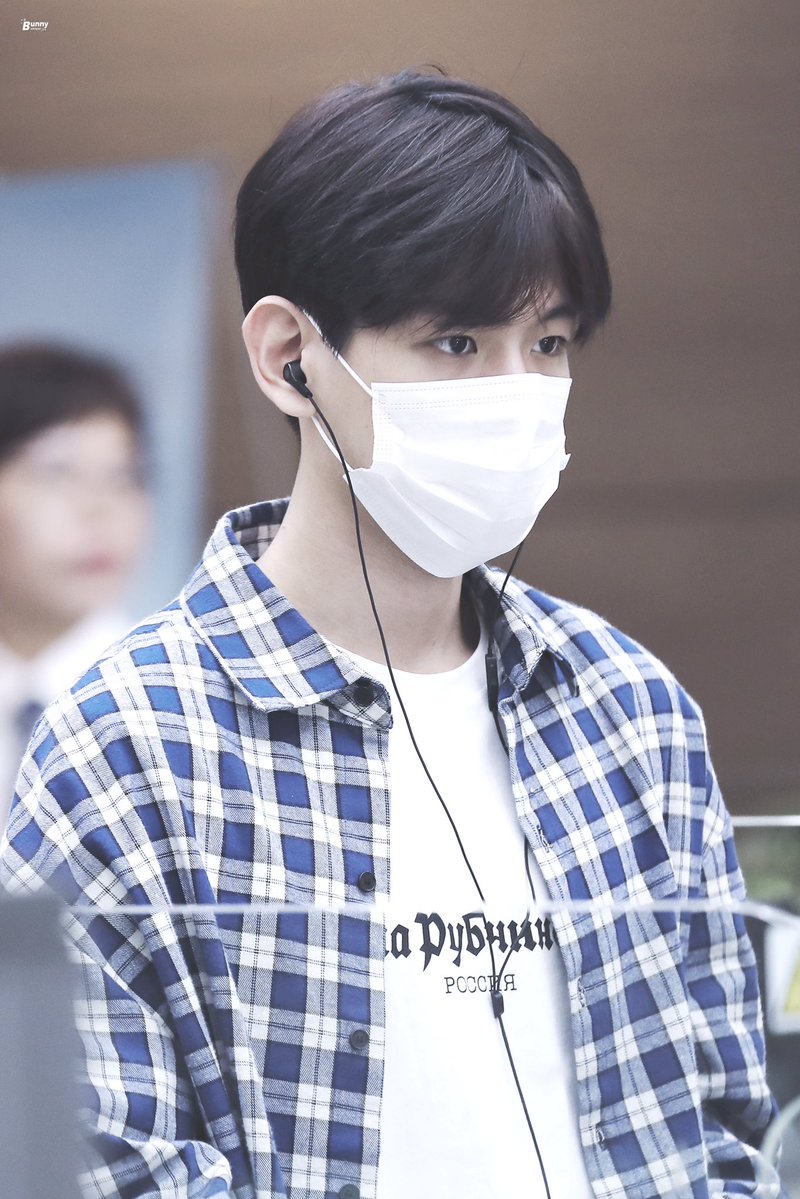 illdan_56's tweet photo. ⬅️다들 이 시절 공항 백현이 제일 꾸꾸인줄 알지

아니다.... 변백현이 진정으로 김여주의 남자를 꾸며주던 시기는 바로 이 시기다➡️ https://t.co/FbYWmp4dEc