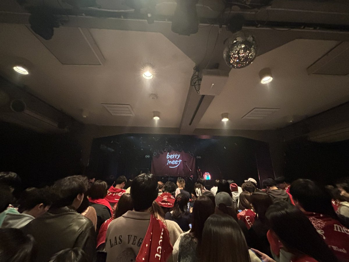 q09zi's tweet photo. デビュー1周年おめでとうございます！！私は出逢ってまだ1年も経ってないけどこれからたくさん一緒に思い出つくるぞー！！これからもよろしくお願いします！！🙌
#ベリミメジャー１周年だってよ
#berrymeet https://t.co/KI5lUQbVav
