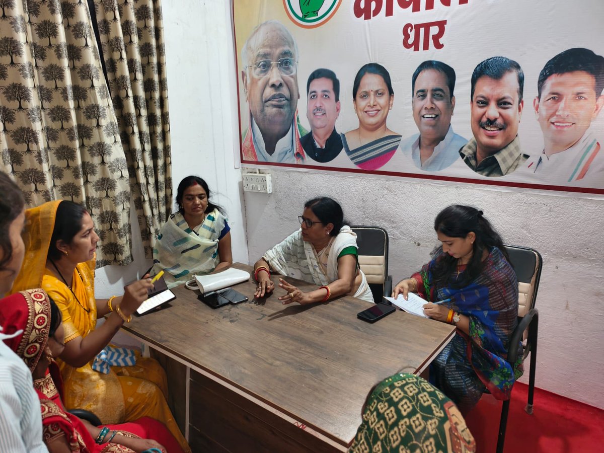 mppmc1234's tweet photo. इस दौरान महिला आरक्षण बिल को तत्काल लागू करने की मांग को लेकर प्रधानमंत्री श्री नरेंद्र मोदी जी के नाम पोस्टकार्ड भेजे गए तथा व्यापक स्तर पर मिस्ड कॉल अभियान भी चलाया गया।

📍 धार
#MadhyaPradesh
#MahilaCongress
#Reena_Bourasi_Setia https://t.co/CbYGpBI9zF