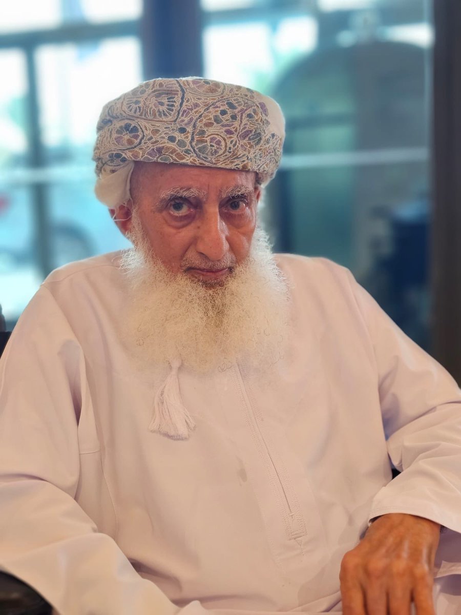 AMZalrawahi's tweet photo. حفظكم الله جدي الزعيم القدوة الحسنة ، 
اللهم البسه لباس الصحة والعافية والعمر المديد. https://t.co/1Oxe2BF6zI