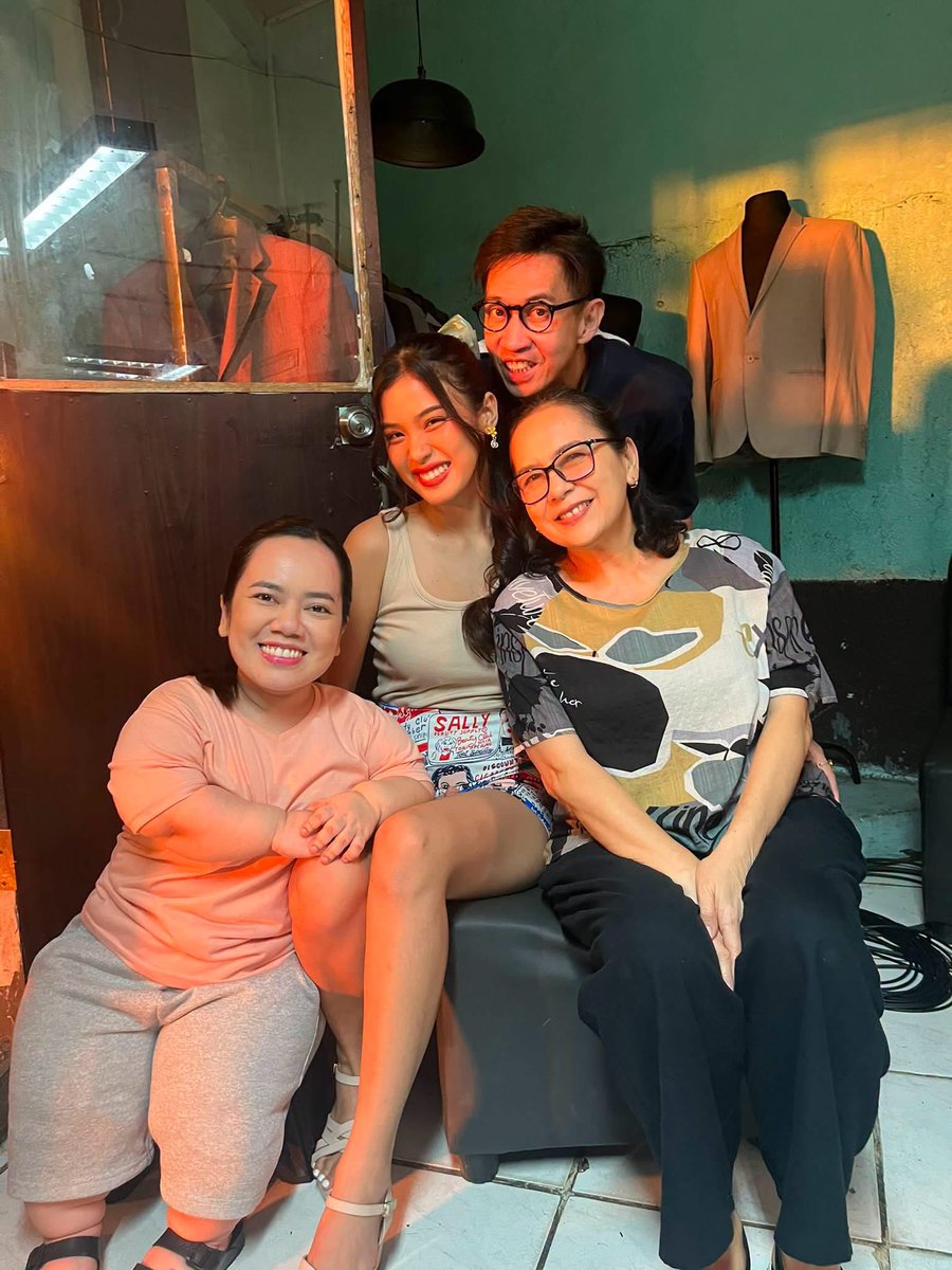 meowwwxxx1's tweet photo. Tonet with Ame, Direk Dom, and Manang Cita 💖

📸 Jo Berry

#ShuveeEtrata https://t.co/sREkPbpRCl