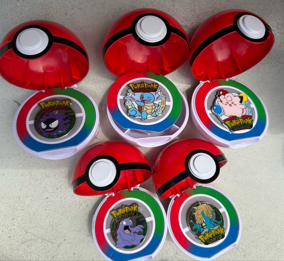 timchan_tim's tweet photo. ポケパーク ピンズ 交換

譲 画像参照

求 カラカラ最優先
     ラプラス カイリュー
     ロコン ヤドン スピア サンダース 
     ブースター コンパン モルフォン 

本日ポケパークにいます。
現地交換優先または郵送
よろしくお願いします。 https://t.co/x1Y3ItCLxf