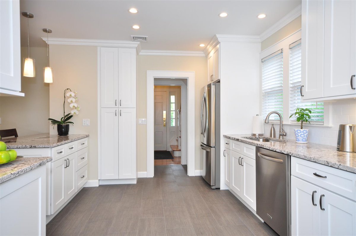 Ancientee_wood's tweet photo. Upgrade your project lineup with our Ice White shaker cabinets — clean lines, premium finish, built to last. As a trusted cabinet factory direct supplier, we offer custom cabinet manufacturing, flexible bulk order pricing &amp; reliable global shipping. Get a quote now! https://t.co/tyhHzQKnaa