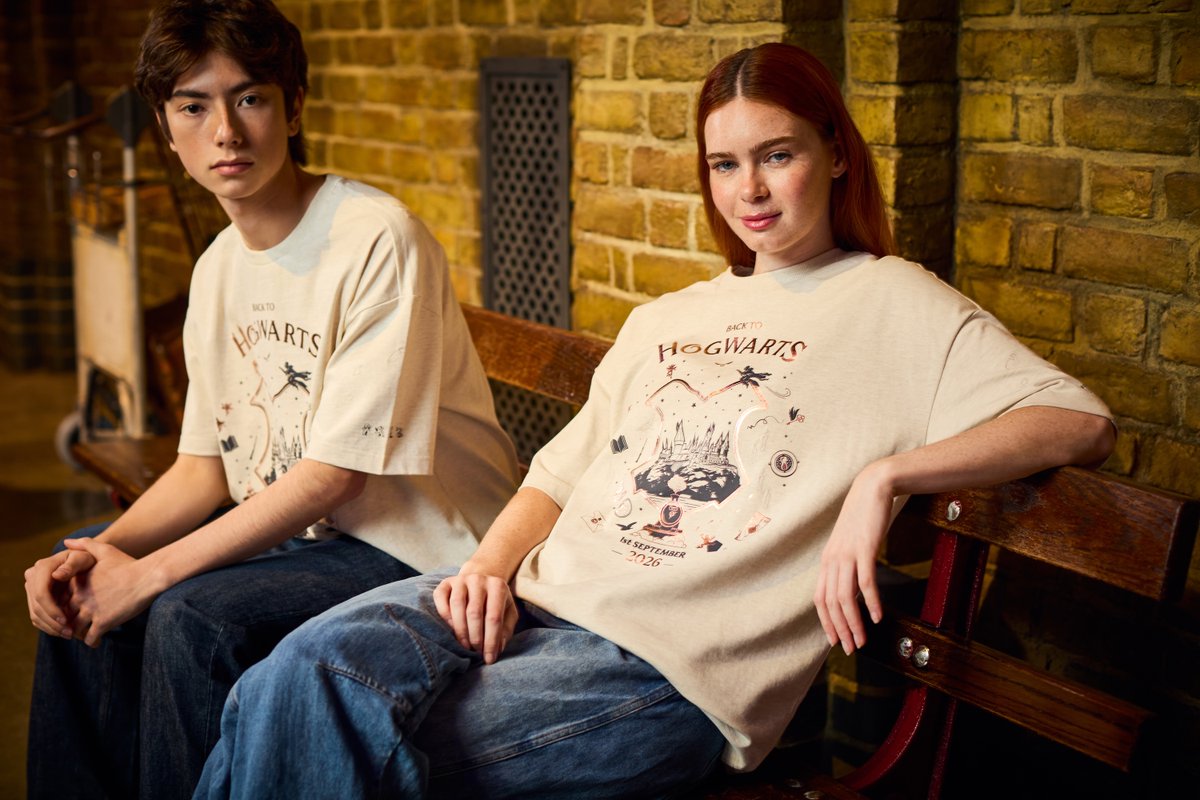 hpshopjapan's tweet photo. 🆕7/15(水)発売
Back to Hogwarts コレクション✨

📣 本日より
オンラインショップ先行販売開始🚂
https://t.co/duGoafHEz1

新学期の準備はできてる🚂？
魔法界のアイテムを身につけて
#バックトゥホグワーツ をお祝いしよう🎉

📍7/15(水)からの販売店
#ハリポタショップ原宿
#スタジオツアー東京 https://t.co/OpETXh66Pj