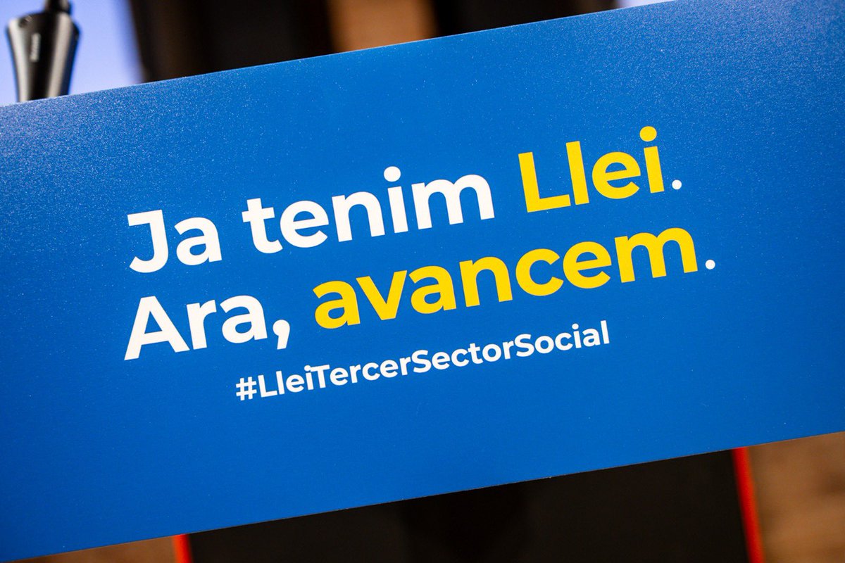 carlescampuzano's tweet photo. Molt satisfet de veure culminar un objectiu llargament treballat: la #LleiTercerSectorSocial.

És un reconeixement a la tasca de les entitats socials i una eina per enfortir la col·laboració públic-social, millorar la qualitat dels serveis,avançar en drets i crear comunitat.

Gràcies a @LaConfederacio, a la @Taula3sector i a totes les persones que, durant anys, han fet possible aquesta fita. Ara el repte és desplegar-la amb determinació.

I ahir ho vam celebrar!