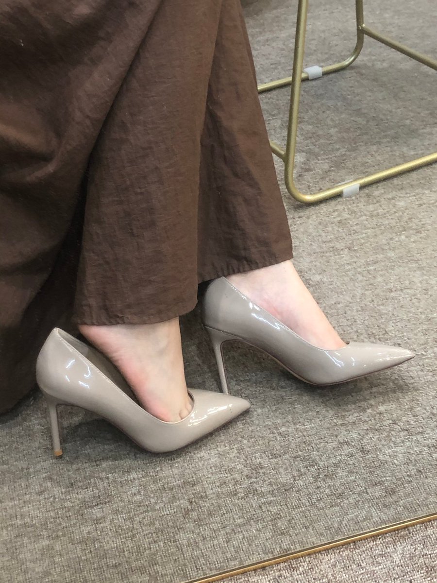 corinxzel's tweet photo. A goddess of temperament truly cannot do without a pair of beautiful high heels https://t.co/Y9yg7qlfF5