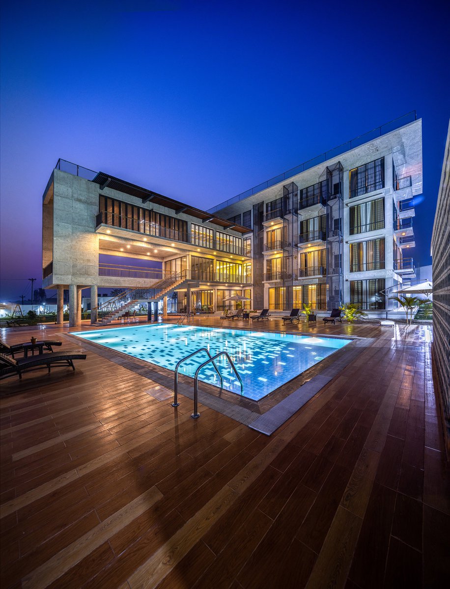 ArchBizBD's tweet photo. 𝗙𝗹𝗼𝗮𝘁𝗶𝗻𝗴 𝗮𝗯𝗼𝘃𝗲 𝘁𝗵𝗲 𝗳𝗮𝗿𝗺𝗹𝗮𝗻𝗱𝘀 𝗼𝗳 𝗞𝘂𝘀𝗵𝘁𝗶𝗮
Designed as an asymmetric cruciform elevated on pilots, the 𝗞𝗶𝗿𝗮𝗻 𝗥𝗲𝘀𝘁 𝗛𝗼𝘂𝘀𝗲 by 𝐒𝐓𝐇𝐀𝐏𝐎𝐓𝐈𝐊 balances high corporate privacy with a ₃₆₀° perspective of the spectacular surroundings. https://t.co/eScVt9ezZi