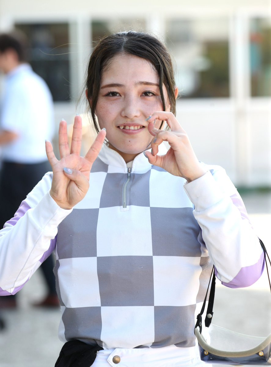 sponichikeiba's tweet photo. 【#阪神アーバン競馬】
10Rでは #佐々木世麗 騎乗の5番人気 #ハーティパーティ が昨年5月の新馬戦以来となる勝利を挙げ、鞍上は今年「48」勝目！
開催日7日連続勝利は兵庫に限れば自己最長(2021年に盛岡遠征を挟んで9日連続勝利)となりました😆 https://t.co/2f2vYmQHrr