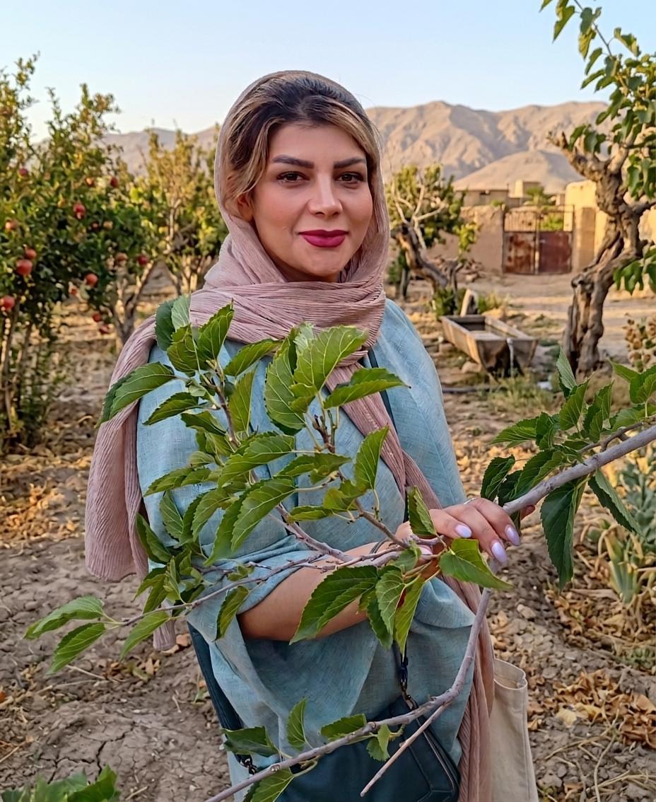 GooyaAmir's tweet photo. جانفشان آزادی - #پگاه_حیدری #پگاه_حیدری ۳۸ ساله ساکن شیراز مادردو فرزند پگاه حیدری مادر ۳۸ ساله شیرازی که آرزو داشت فرزندانش در دنیایی آزاد و بهتر بزرگ شوند، در ۱۸ دی ماه جان خود را فدای همین رویا کرد جاوید نام ويادهمه شهیدان راه آزادی
جاویدنام https://t.co/ZQ4qrWuWIw