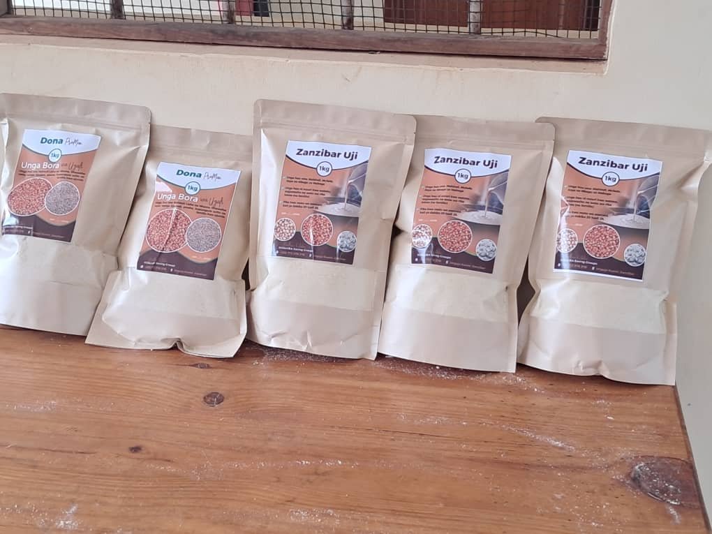TAMWA_Zanzibar's tweet photo. TAMWA-ZNZ, kupitia utekelezaji wa Programu ya CADiR, inaendelea na mafunzo ya siku nne ya utengenezaji wa unga mchanganyiko wa lishe kwa wanachama wa vikundi vitano vya Kijaluba iSAVE kutoka Wilaya ya Kusini, Unguja.

Mafunzo hayo yanawashirikisha washiriki 120, wakiwemo wanawake na watu wenye ulemavu, kwa lengo la kuwajengea ujuzi wa vitendo utakaowawezesha kujiajiri, kuongeza kipato na kuimarisha shughuli zao za uzalishaji kwa maendeleo jumuishi na endelevu.
**********************************************Through the implementation of the CADiR Programme, TAMWA-ZNZ is conducting a four-day training on the production of nutritious composite flour for members of five Kijaluba iSAVE groups from South Unguja District.

The training brings together 120 participants, including women and persons with disabilities, to equip them with practical skills that promote self-employment, increase household income, and strengthen income-generating activities for inclusive and sustainable development.