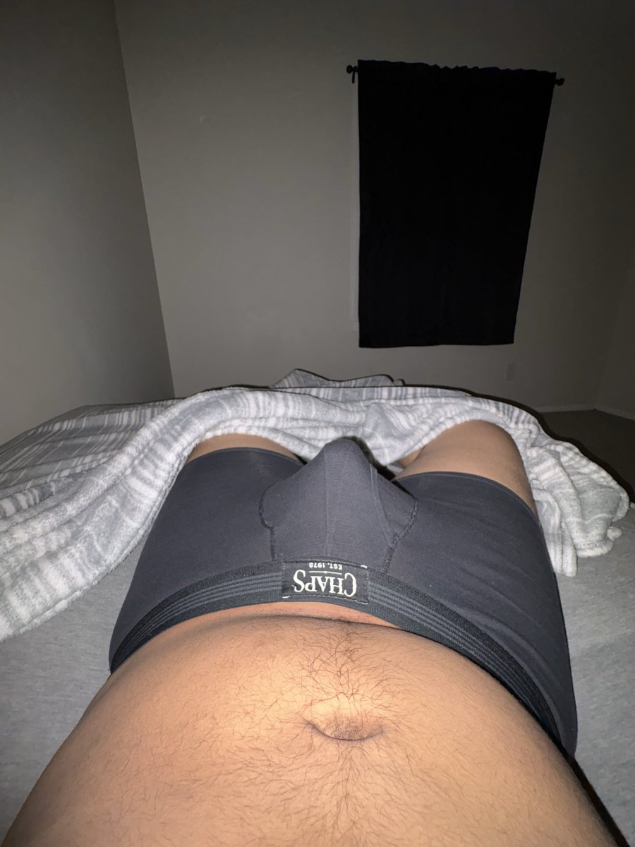 Alanhsrw's tweet photo. Rate my bulge also let me see yours too https://t.co/qVtSN9Kcmq