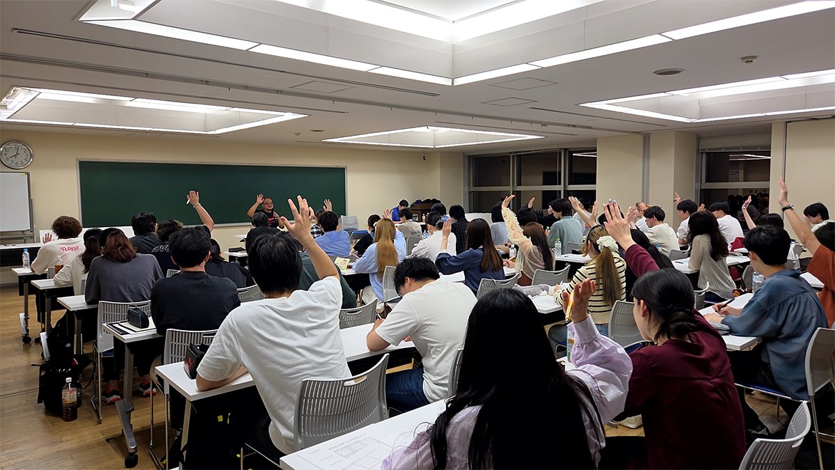 Atomon_official's tweet photo. 【研究所レポ 2026】

1年次全体へ
特別講義「実行力向上講座」を実施しました💪✨

専任講師でもある小金丸大和さんに登壇いただき、
目標を具体的にイメージする大切さや、
どのように実現していくのかについて知ることができたと思います！

#アトミックモンキー #声優 https://t.co/1a4w2A8IrV