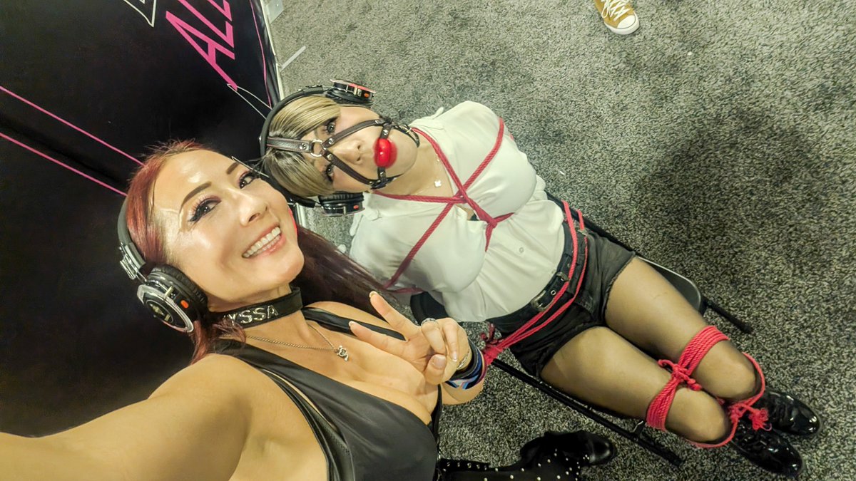 Sumiinomi's tweet photo. Being @NyssaNevers's rope bunny at #exxxotica MPLS, did I get out?!  Come to the show and find out!! https://t.co/ue4n7JCOeG