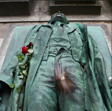 fasc1nate's tweet photo. Victor Noir’s grave in Père - Lachaise cemetery by Patrick Magaud, 1984. Noir is perhaps more famous for his death and grave than work. He was a journalist who was shot dead; the grave consists of a full-sized bronze statue of the man lying down as if he had just been shot.

The statue became a fertility symbol - the story says those who kiss the statue on the lips, leave a flower in Victor’s hat, and rub the genital area will find themselves with enhanced fertility, a great sex life, or a husband within one year.

The lips and trousers' bulge on the grave are noticeably shiny from people kissing and rubbing them.

In 2004, a fence was built around the grave to prevent women from touching the statue but after many protests it was taken down.

Strange moments captured in history:  https://t.co/FRrL4hIDpN