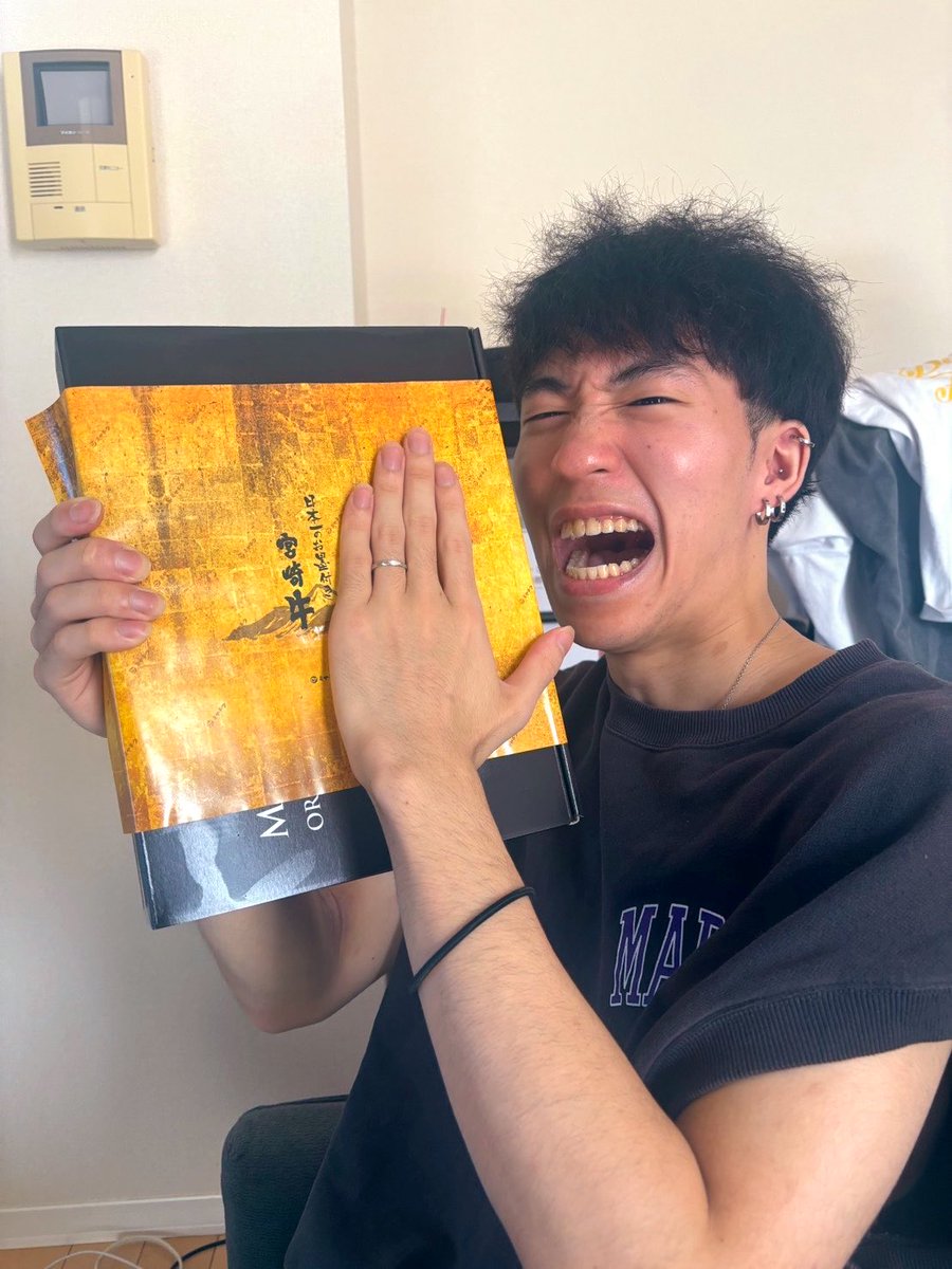Ameixazera_'s tweet photo. シェノンからのギフト！
宮崎牛が届いたでーー‼️‼️🍖🍖
また美味しく食います！
 @Ch4inon ありがとう！ https://t.co/Z9rgBYxCkR