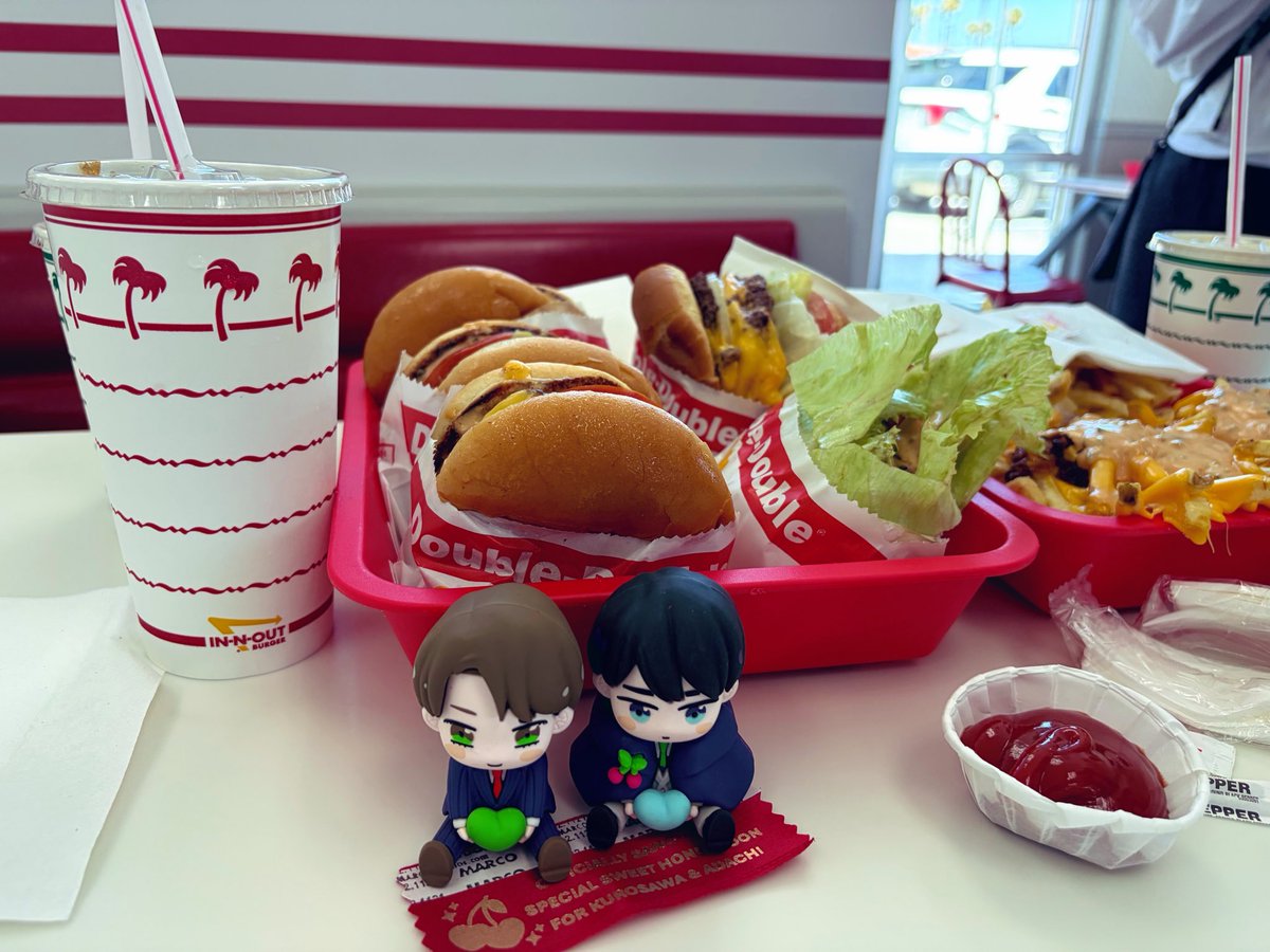 toyotayou's tweet photo. サイン会でロスの皆さんにおすすめされたIN-N-OUTハンバーガーを食べました🍔バンズの内側がカリッとグリルされててジューシーで美味しかったです☺️🫶✨ありがとうございました！お店も可愛い🫶 https://t.co/QagwwjUkYM
