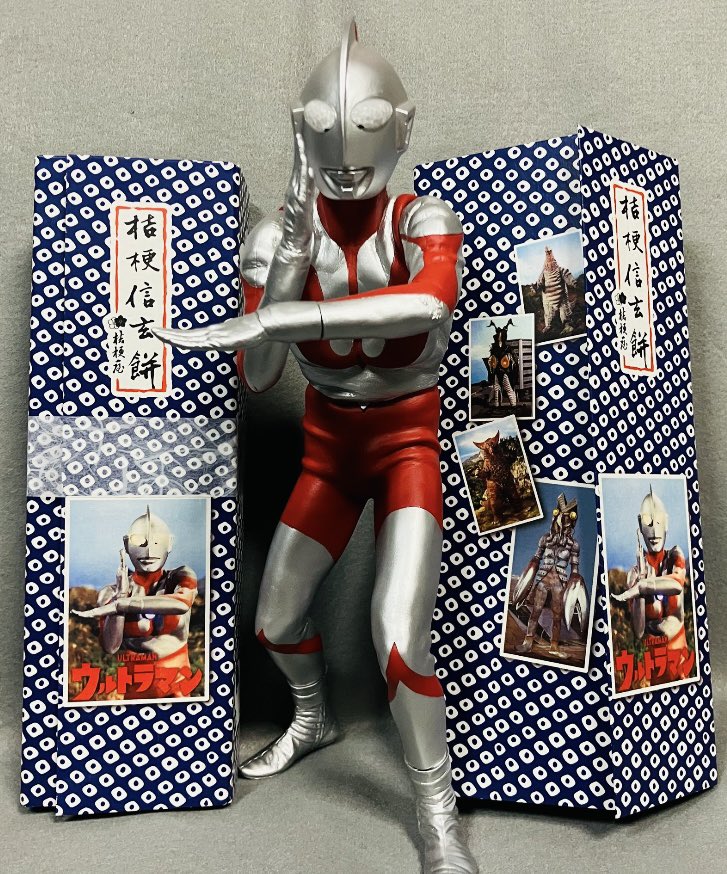 モグラハウスブースでは 円谷英二生誕125周年記念としてB2ポスターに