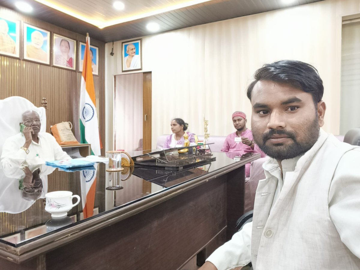 Pardeepjaisw's tweet photo. आज इंदिरा भवन लखनऊ 10वां तला में माननीय आयोग अध्यक्ष Sc/St चेयरमैन श्री #बैजनाथ_रावत बाबू जी का मार्गदर्शन एवं आशीर्वाद प्राप्त हूँआ!
@BJPUttarPradesh @RawatBaijnath @baijnath_rawat @RawatXmp https://t.co/1Xrfe4Iy51