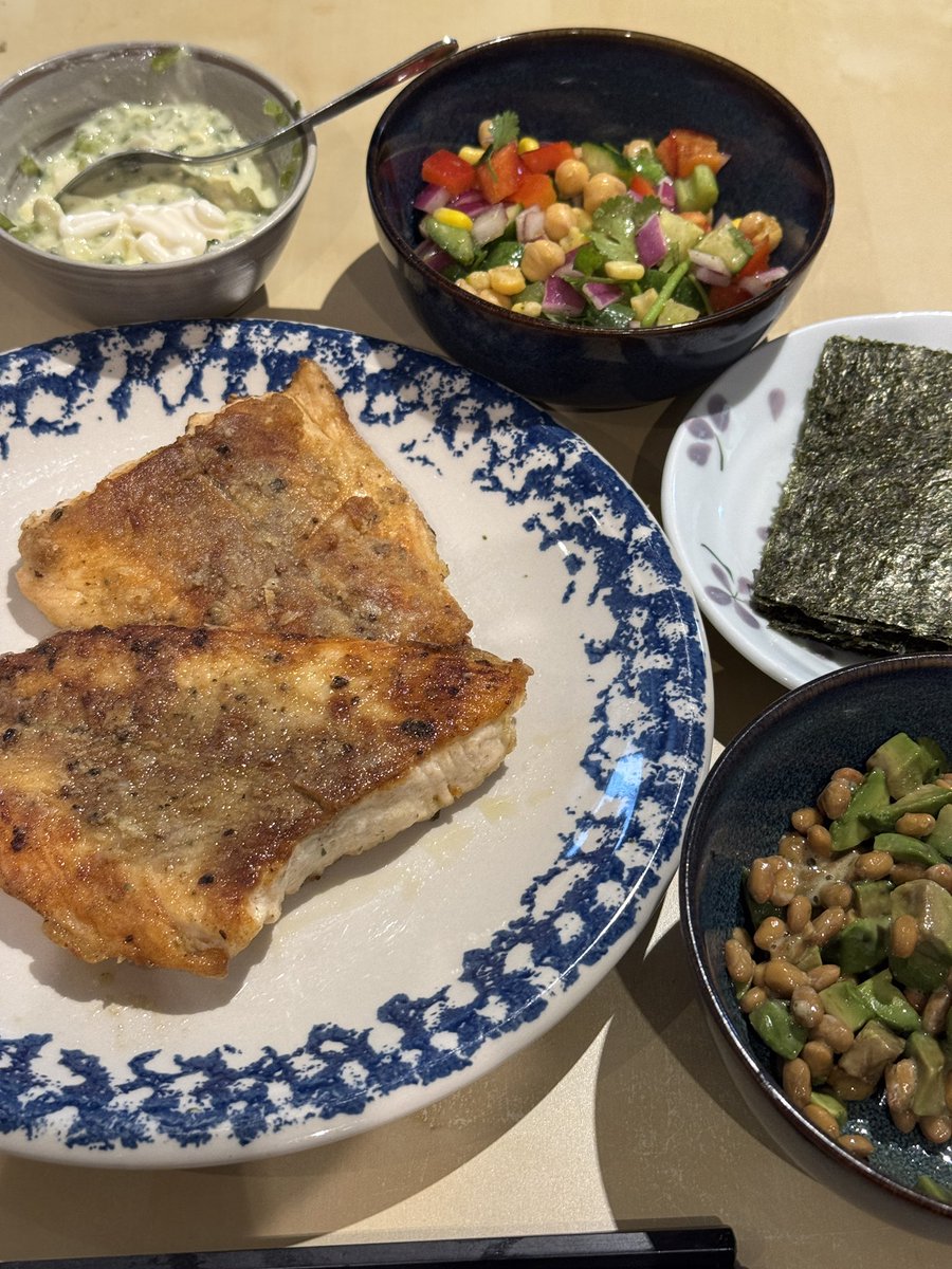 tomoyvr's tweet photo. 今回もお勤め品シリーズということで、シャケの尻尾の部分のムニエルを作りました。 https://t.co/6UqsfleDhR