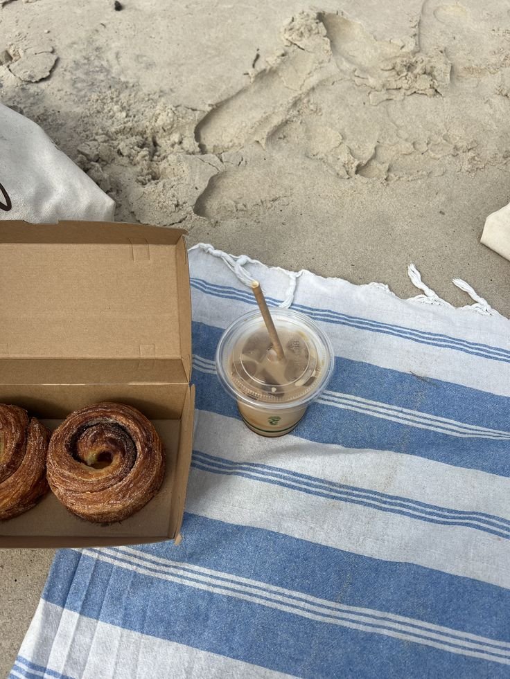 etherealdior's tweet photo. 🌊☀️🐚🥥🦪🍦 https://t.co/qzdBRLipeW