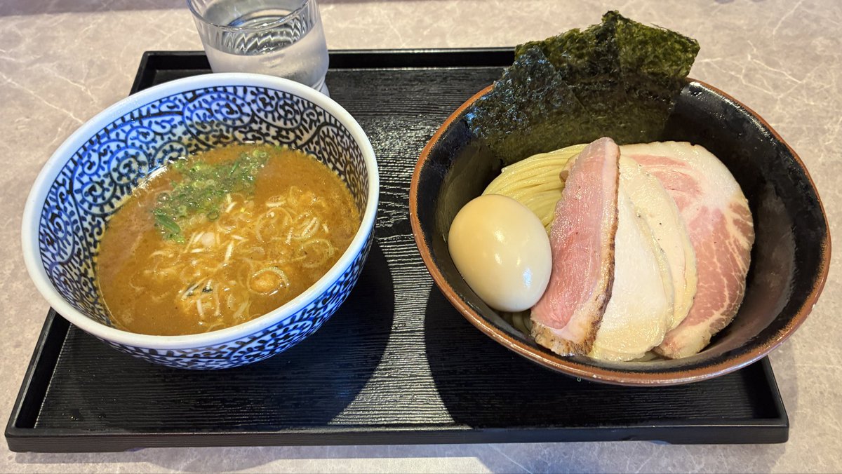 uncle509's tweet photo. 昼メッシ⚽️
今日は子供らと新小岩の一燈に来た🍜🍥
初の並んでまで待った💦💦 https://t.co/EoZpSVQNKG