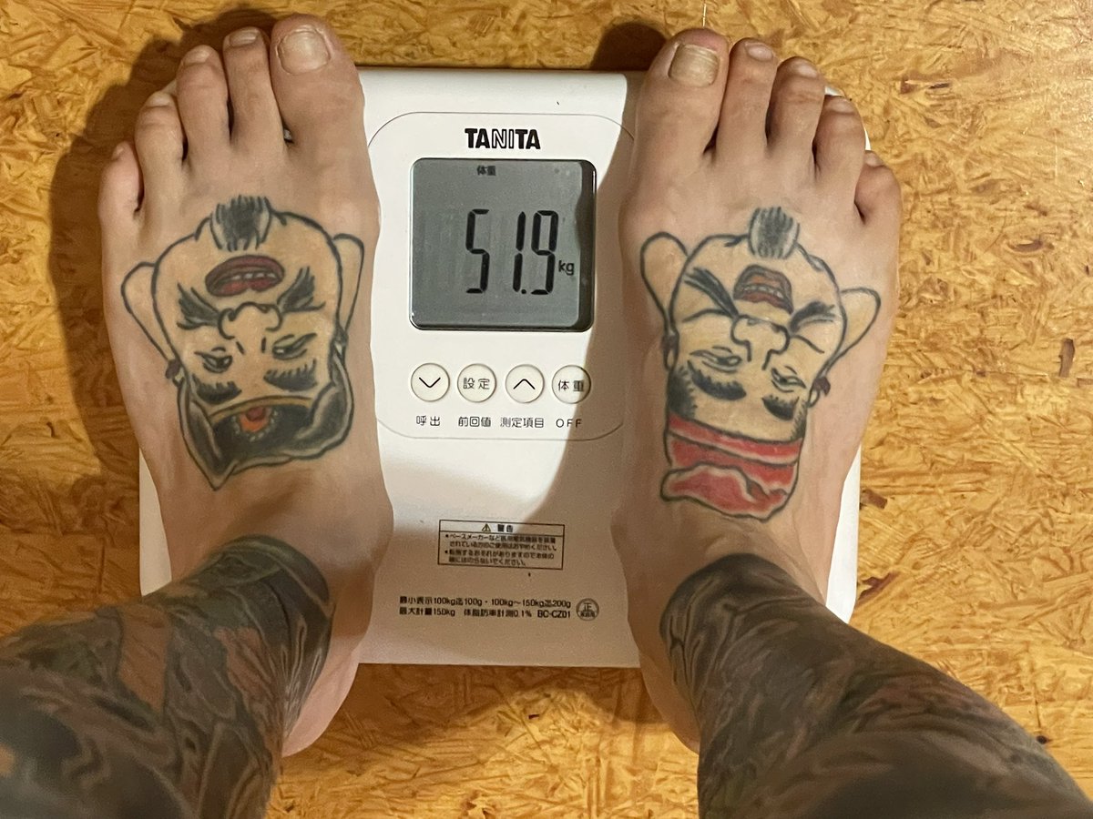 Rlmw0d's tweet photo. 7月8日(水)
身長：172.0cm
体重：51.9kg（前日比−0.9kg）
BMI：17.5
体脂肪率：16.1%（前日比01.2%）
基礎代謝：1225kcal
#40代 #摂食障害の人と繋がりたい #下剤依存 #非嘔吐過食 https://t.co/gvo0aRGq2b