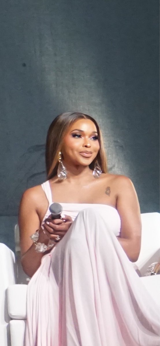 KingAmiyahScott's tweet photo. Essence Fest 2026 💕 https://t.co/SzDau8VW92