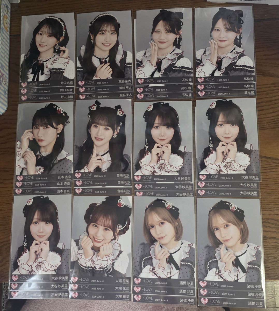 aikatsu_naniwa's tweet photo. イコラブ 生写真  トレ 交換

求→佐々木、野口(劇薬より前弾)＞買取

譲→年末歌番組2025衣装(画像のもの)

取引方法:21stシングルお話会(全日程)or郵送

1枚目は全てコンプになり、コンプ崩し不可のため1枚目のみ3枚纏めてでのお声かけお願い致します。
1枚から検討する為気軽にお声かけ下さい。 https://t.co/J4RTnUuUXf
