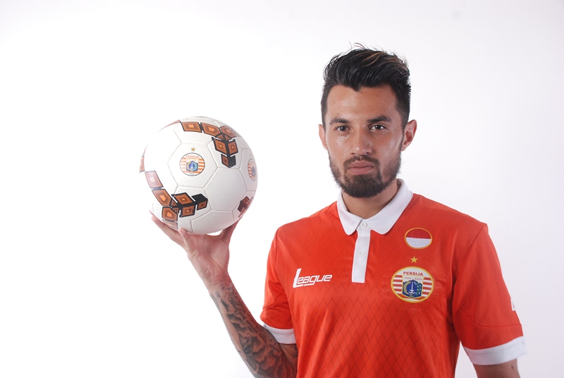 GIBOLofficial's tweet photo. RUMOR🚨🚨🚨

Shayne Pattynama, Andritany dan Stefano Lilipaly diincar PSS.

Posisi Andritany dan Shayne Pattynama sendiri saat ini memang terancam seiring dengan kedatangan rekrutan anyar Shin Tae Yong.

Sementara itu, Fano Lilipaly berstatus bebas transfer setelah kontraknya bersama Dewa United berakhir.

Jika jadi bergabung ketiganya akan menjadi amunisi penting bagi Elang Jawa dalam misi bertahan di Superleague musim depan.