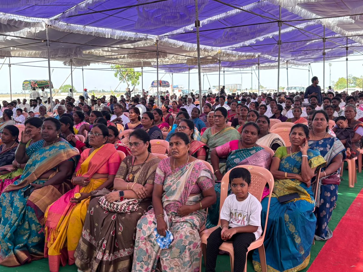 Preetham_INC's tweet photo. ఈదుముడి, ప్రకాశం జిల్లాలో నాగరిగారి ప్రీతం💥💥
MRPS 32వ ఆవిర్భావ దినోత్సవం సందర్భంగా ఈడుముడిలో మాదిగల పుణ్యక్షేత్రానికి శంకుస్థాపన
#preethamnagarigari #sccorporationchairman #congressfortelangana #mrps #preetham https://t.co/l3zeVivMLf