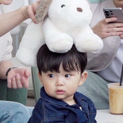 hereisyeonbin's tweet photo. cimol of the day 🤏🏻 https://t.co/oX7txzhtMG