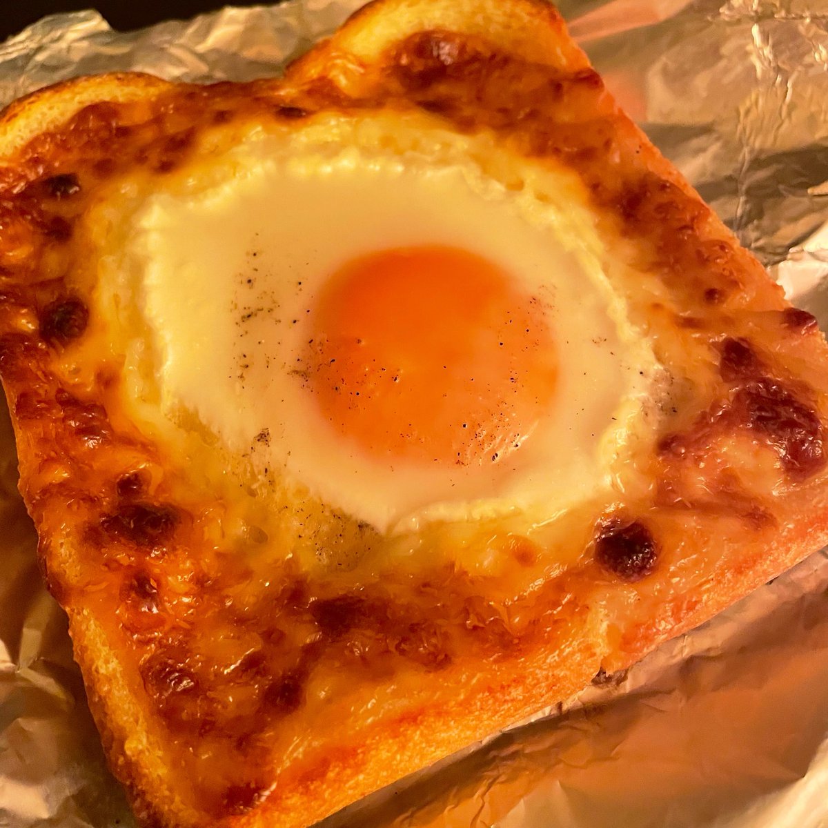 ojo_sab's tweet photo. 昨日作った、目玉焼きトースト🍳
パンの上に乗せて焼いただけだけど https://t.co/q369VR2Mni