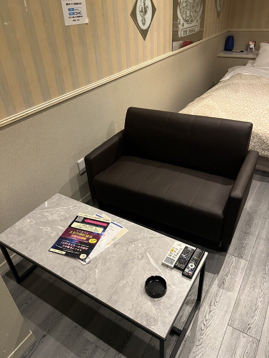 HOTEL__Lien's tweet photo. \プチリニューアル/
207号室のテーブル・ソファーを新しくしました🛋️✨
より居心地の良い空間でお迎えします🌿
ぜひ新しくなったお部屋でゆっくりお過ごし下さい‼️
#カップル#長岡#ホテル https://t.co/WUM2FozaTM