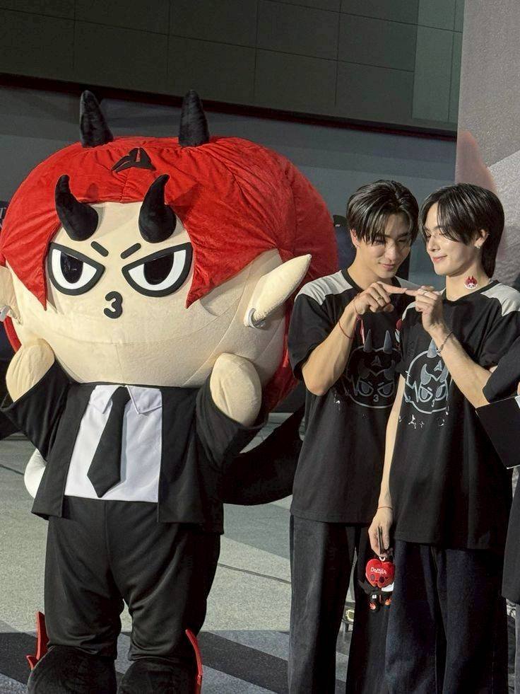 TTrendTeamTHPS's tweet photo. Happy 2nd Anniversary PerthSanta🖤🤍

PERTHSANTA SECOND ERA

#PSDDevils2Years2gether
#PerthSanta #เพิร์ธแซนต้า 

ขอบคุณเพิร์ธแซนต้า ที่คอยเป็นรอยยิ้มให้พวกเรา คอยเป็นความสุขให้กับพวกเรา พวกเราจะเป็นกำลังใจและซัพพอร์ต เพิร์ธแซนต้า ตลอดไปรักนะคับ🖤🤍❤️ https://t.co/suN3mvFWHz