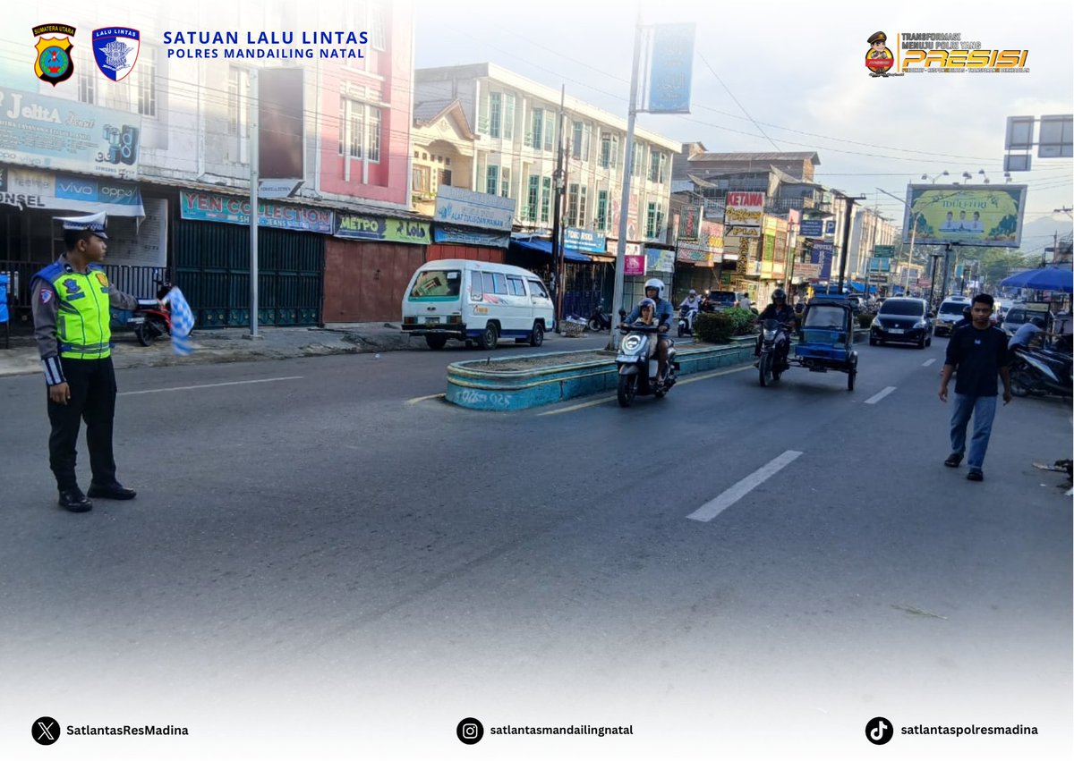 ResSatlantas's tweet photo. Personel Satlantas Polres Madina melaksanakan kegiatan pengamanan dan pengaturan arus lalu lintas Pos Padat Pagi, guna antisipasi terjadinya kemacetan dan laka lantas sehingga terciptanya Kamseltibcar Lantas yang kondusif di wilayah hukum Polres Madina. https://t.co/KnsS0mE2cM
