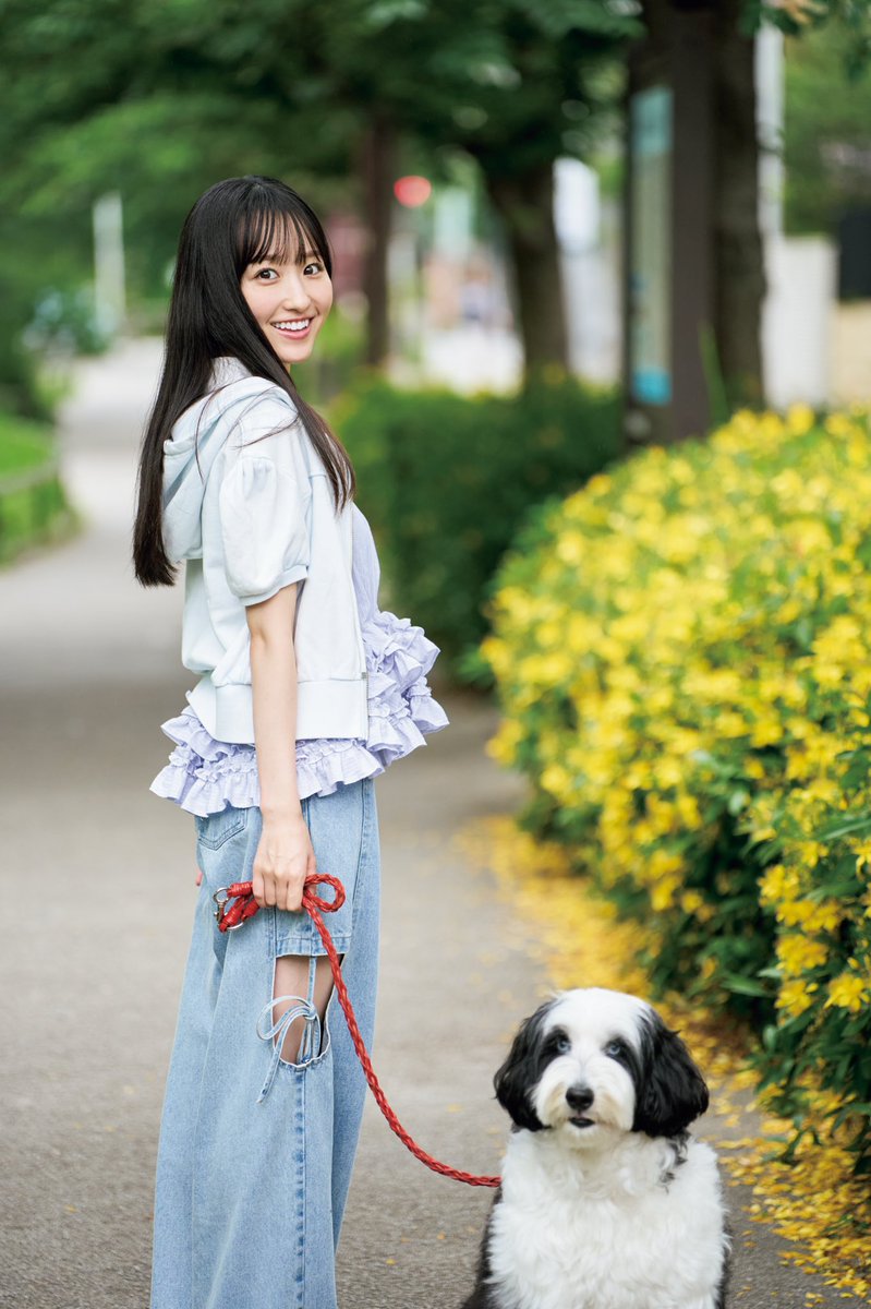 shonen_sunday's tweet photo. 【本日発売の #少年サンデー 32号は #乃木坂46 #一ノ瀬美空 さんがサンデー に初登場！】

#乃木坂46 の42ndシングル「是非に及ばず」で新センターを務める #一ノ瀬美空 さん。
下北沢を舞台に、ワンちゃんと遊んだり、街を散歩したり、部屋着でゴロゴロしたり…
笑顔溢れる可愛さ満点グラビア！

https://t.co/XOtiNeo3Jm